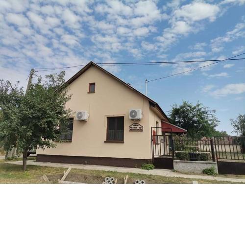 Pázsit-tó Vendégház