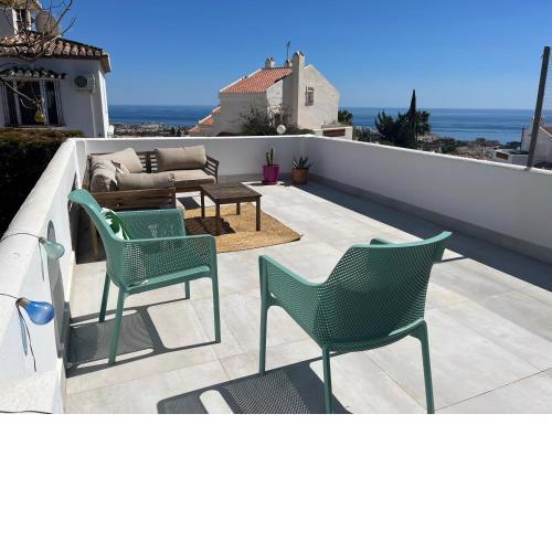 Peaceful 2 bedrooms apartment, separate terrace with sea and Mountain View