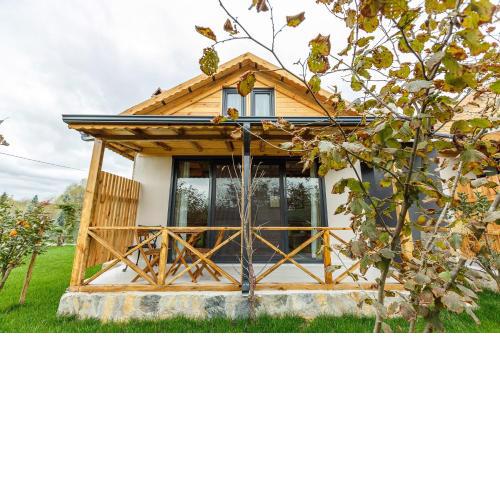 Peaceful Bungalow House On Riverside