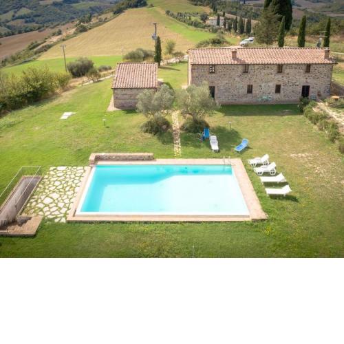 Peaceful Villa in Radicofani with Pool