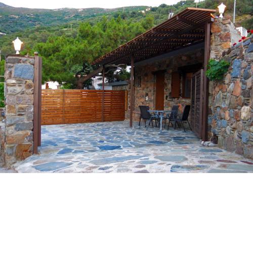 "PefkoPetro" Traditional House