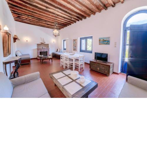 Peggy's Place, Traditional Cycladic House in Drios