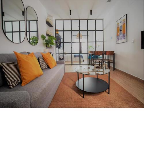 Pelícano Seville Apartments