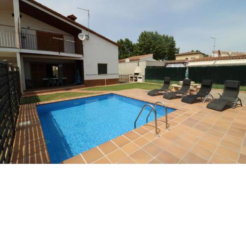 PENI 168A - Belle maison avec piscine