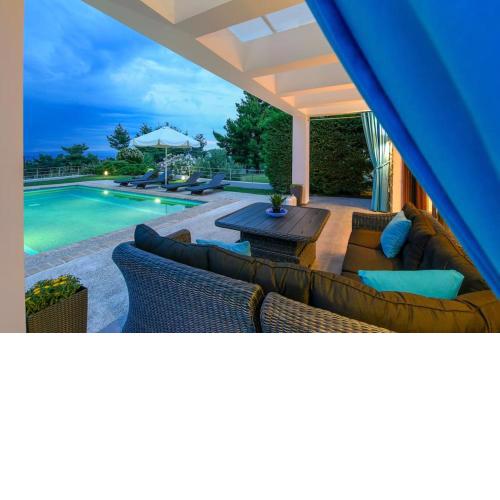 Pentanemi Luxury Villa