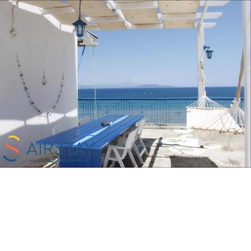 PentHouse & Apartments By The Sea Near Airport