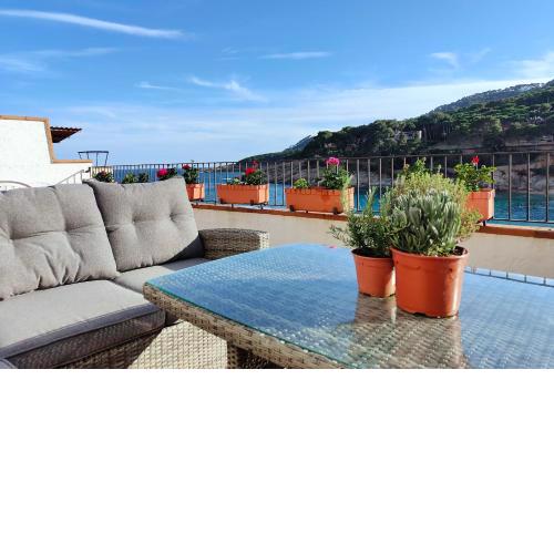 Penthouse on Passeig del Mar de tamariu Large Terrace Free WiFi