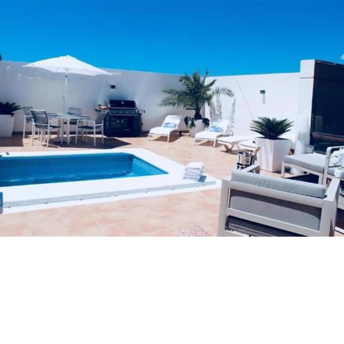 Penthouse private pool and seaview