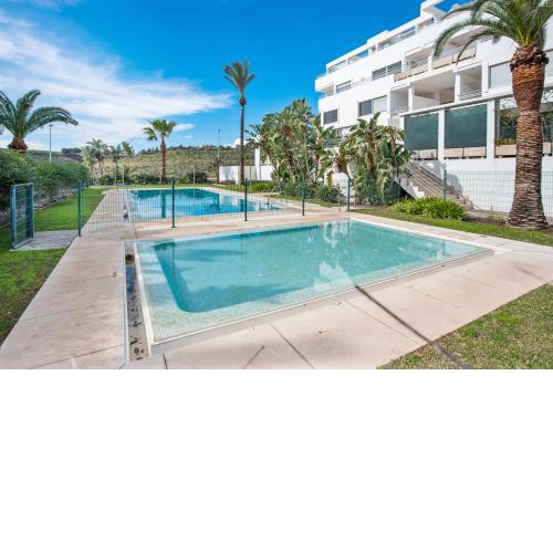 Penthouse with 2 terraces, 3 pools and private outside shower, between Marbella and Fuengirola