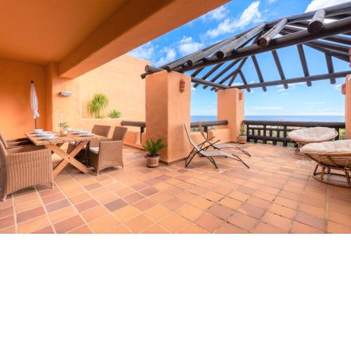 Penthouse with Amazing Sea Views Duquesa