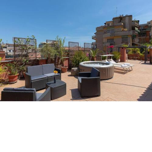 Penthouse with Jacuzzi on Terrace in Trastevere