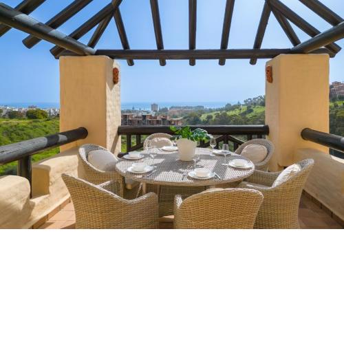 Penthouse with wonderful seaview near Duquesa Golf