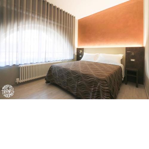 People Travel Rooms