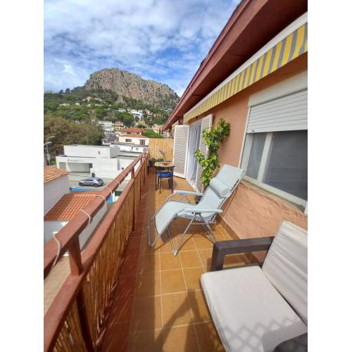 Pequeño apartamento acogedor y muy luminoso con terraza