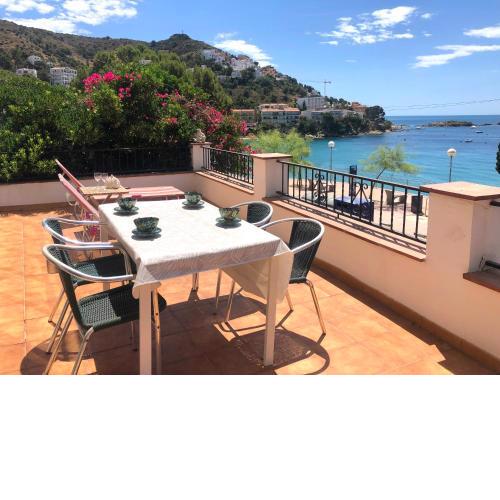 PERE RAHOLA - Apartamento en la playa de Canyelles con vistas esplendidas - terraza - wifi