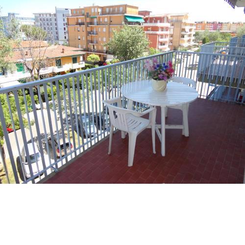 Perfect apartment with terrace for 5 people by Beahost Rentals