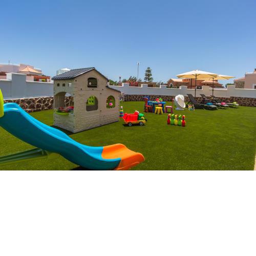 Perfect for family holidays with private pool, near beach and golf- Villa Ashley