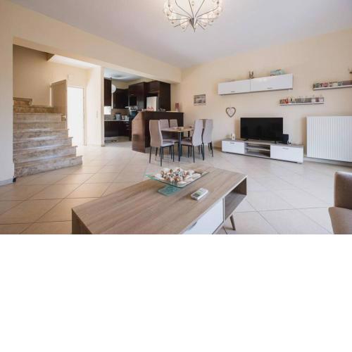 Pericles' Home with panoramic Views, near the Sea!