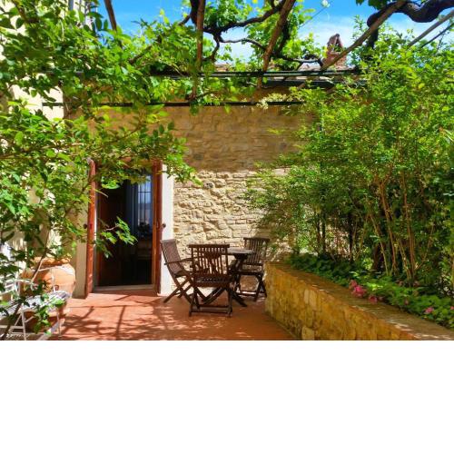 Period holiday home with frescoes and terrace
