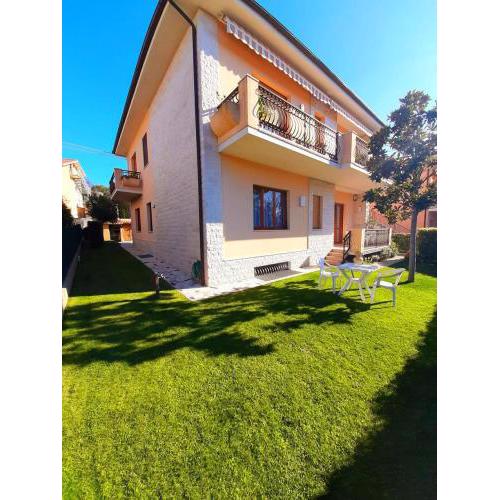PESCHIERA CON GIARDINO E POSTO AUTO A SIROLO