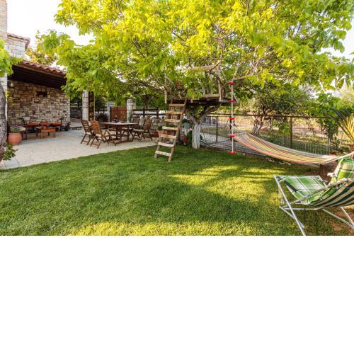 Petalidi Stone House with garden near the beach