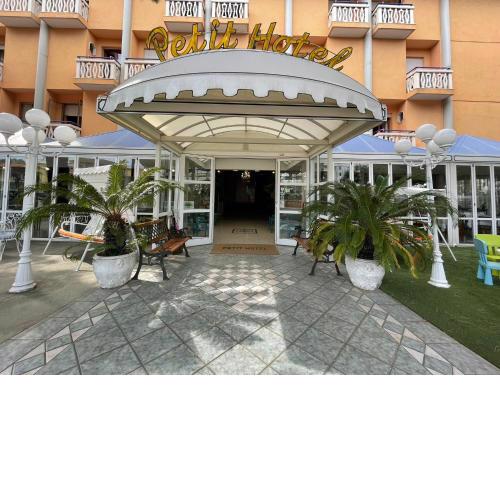 Petit Hotel