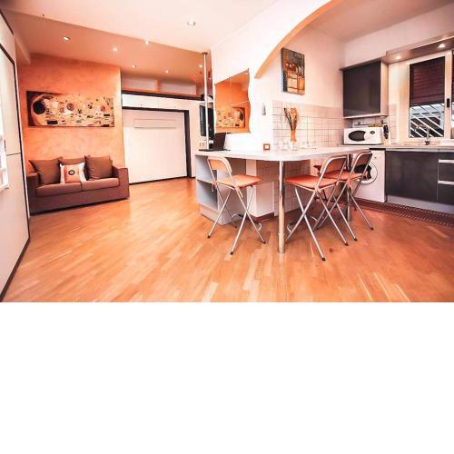 PETITE HOME IN ROME