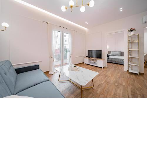 Petite Palace Home 1