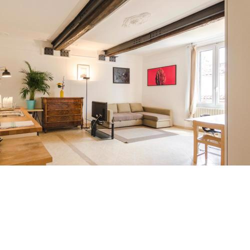 Petroni apartment