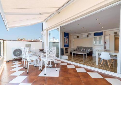 Petunia: Gran ático en el centro de Sitges