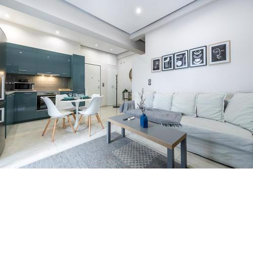 Phaedrus Living: City Center Luxury Flat Iofontos