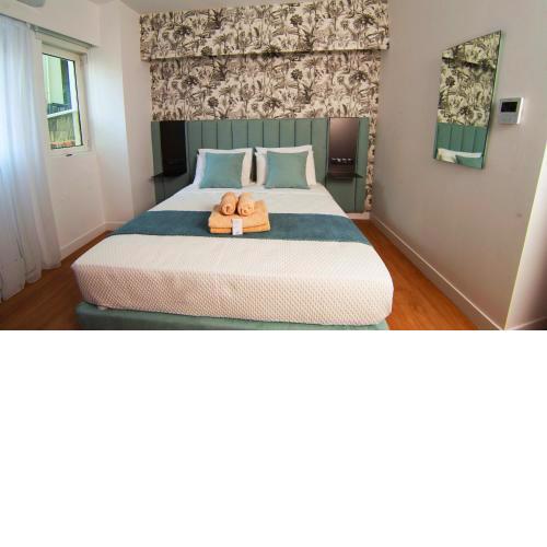 Phaedrus Living Modern Kriel Suites 303