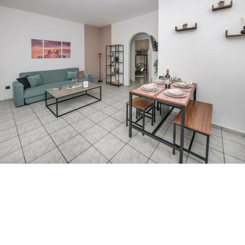 Philomena Apartment near the beach, by Ionian Luxury