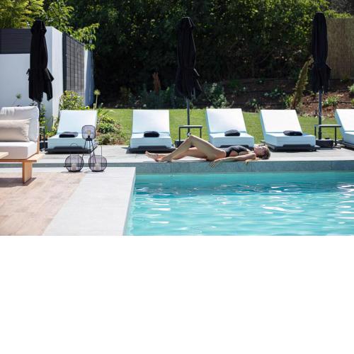 Physis Villas - Metal & Wood