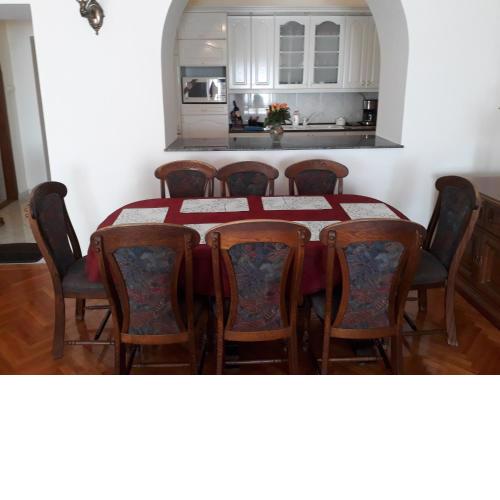 Piac Utcai Apartman 2