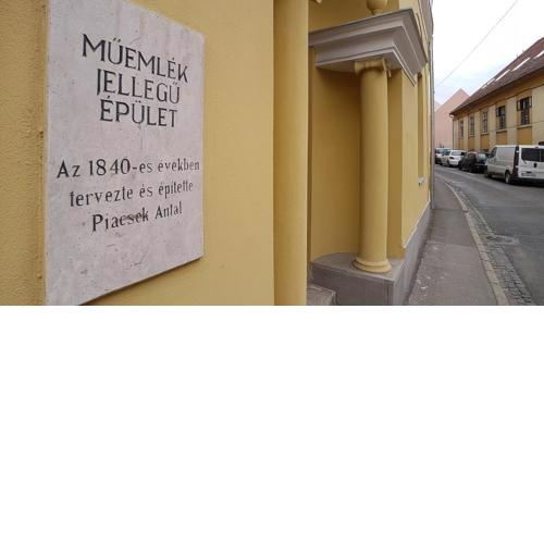 Piacsek Apartmanház