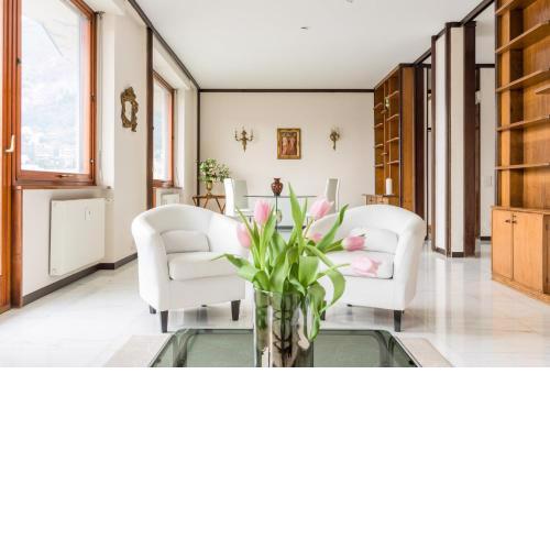 Piazza Cavour Lake View - byMyHomeinComo