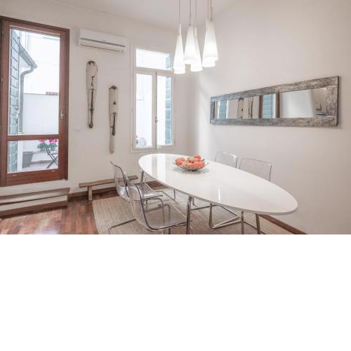Piazza delle Erbe Central Apartment