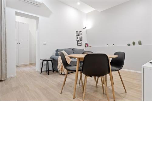 Piazza Maggiore White Apartment