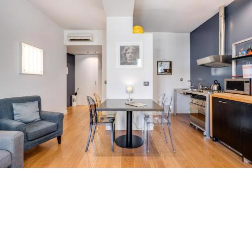 Piazza Santa Croce Design Apartment with Balcony