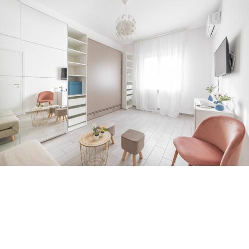 Piazza Tripoli bright apartment