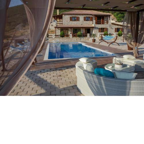 Piedra Villa