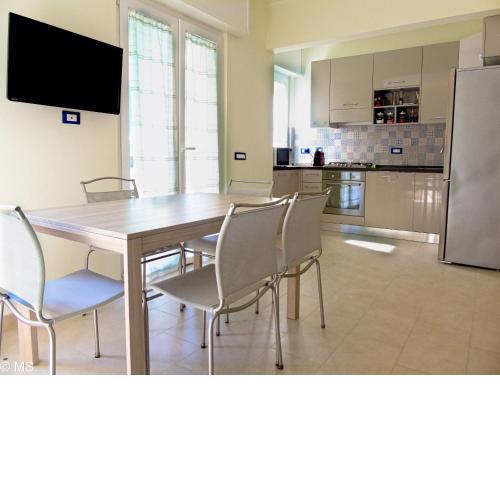 Pietra Home, posto auto, AC ,WIFI, 150mt dal mare