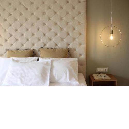 Pinehouse King Suite