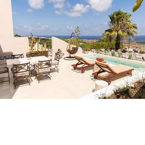 Pink Freud Villas Santorini