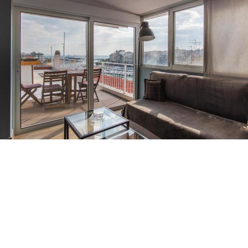 Piraeus Apartment with Endless View