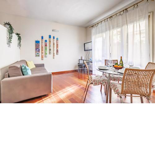 Pisa Central Studio with Balcony!