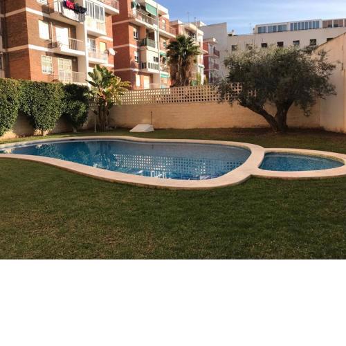 Piscina y playa a 2 kilómetros Alojamiento grande para familias