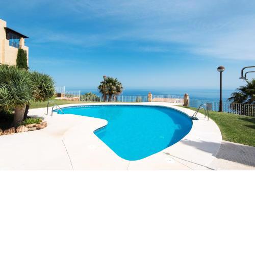 Piso Benalmádena Pueblo con vista, piscina y tranquilidad