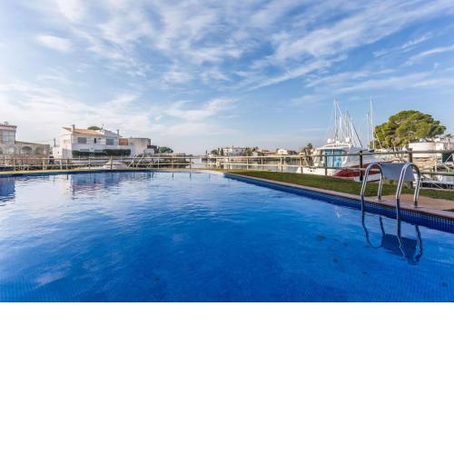 Piso de 2 habitaciones, 3 piscinas y cerca del mar